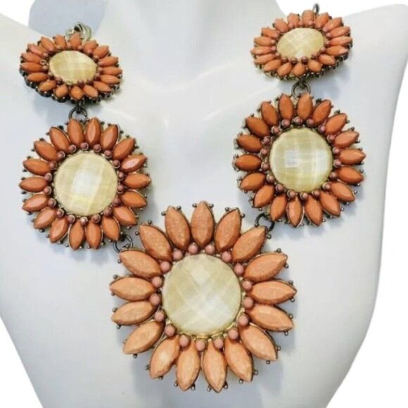 Women’s Peach Faceted Rhinestone Graduated Flower Vintage Statement Necklace 19” - Picture 8 of 9